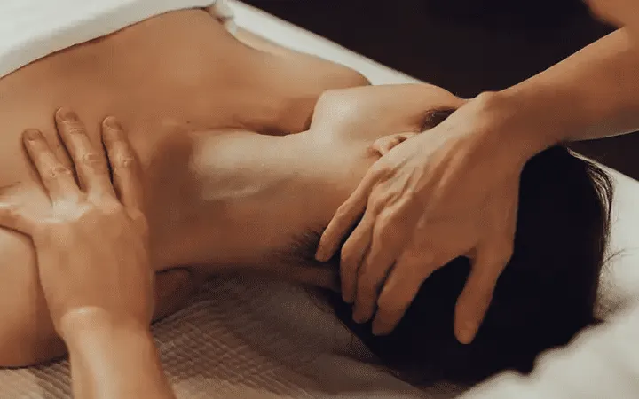 Warme Rückenmassage im Winter